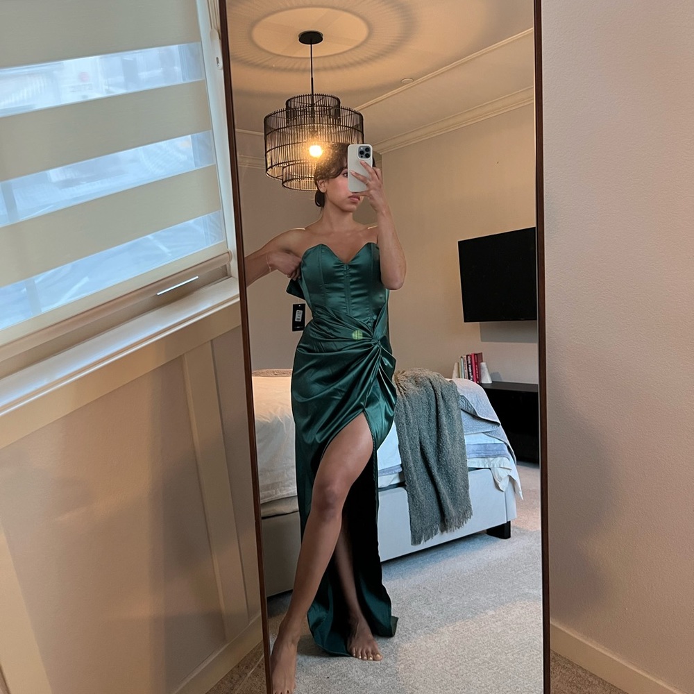 Fashion nova Green Satin Maxi Dress 💚